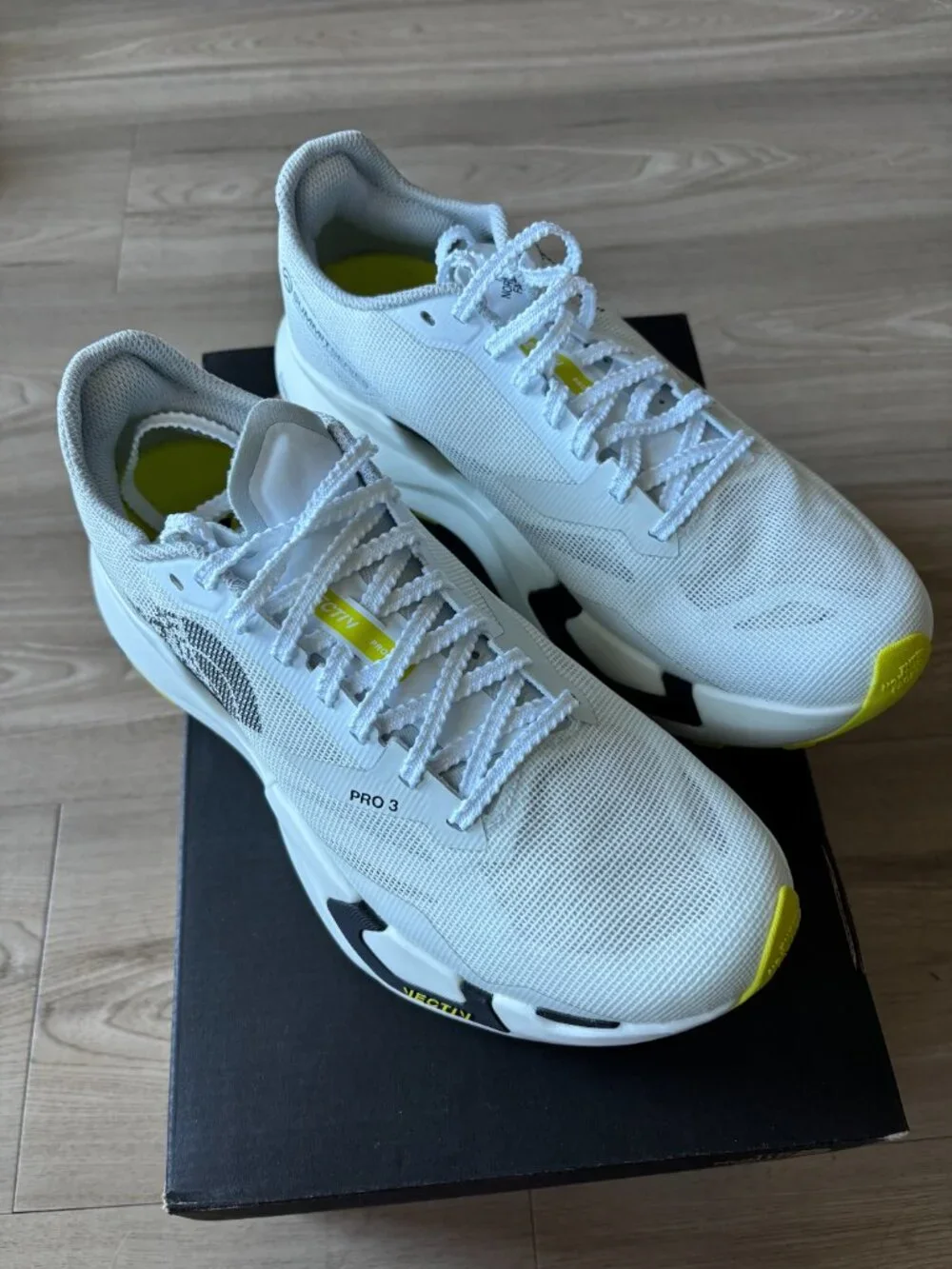 The North Face Summit VECTIV Pro 3 Unisex Shoes - White Mens Size 9.5